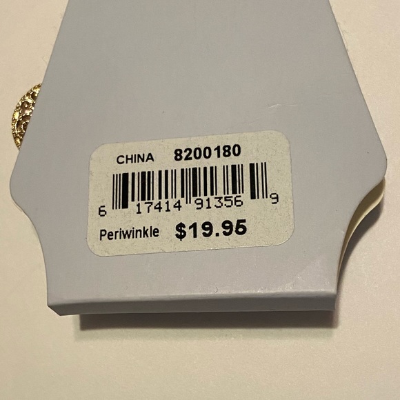 💛PERIWINKLE GOLD TONE EARRINGS💛  NWT - Picture 3 of 3